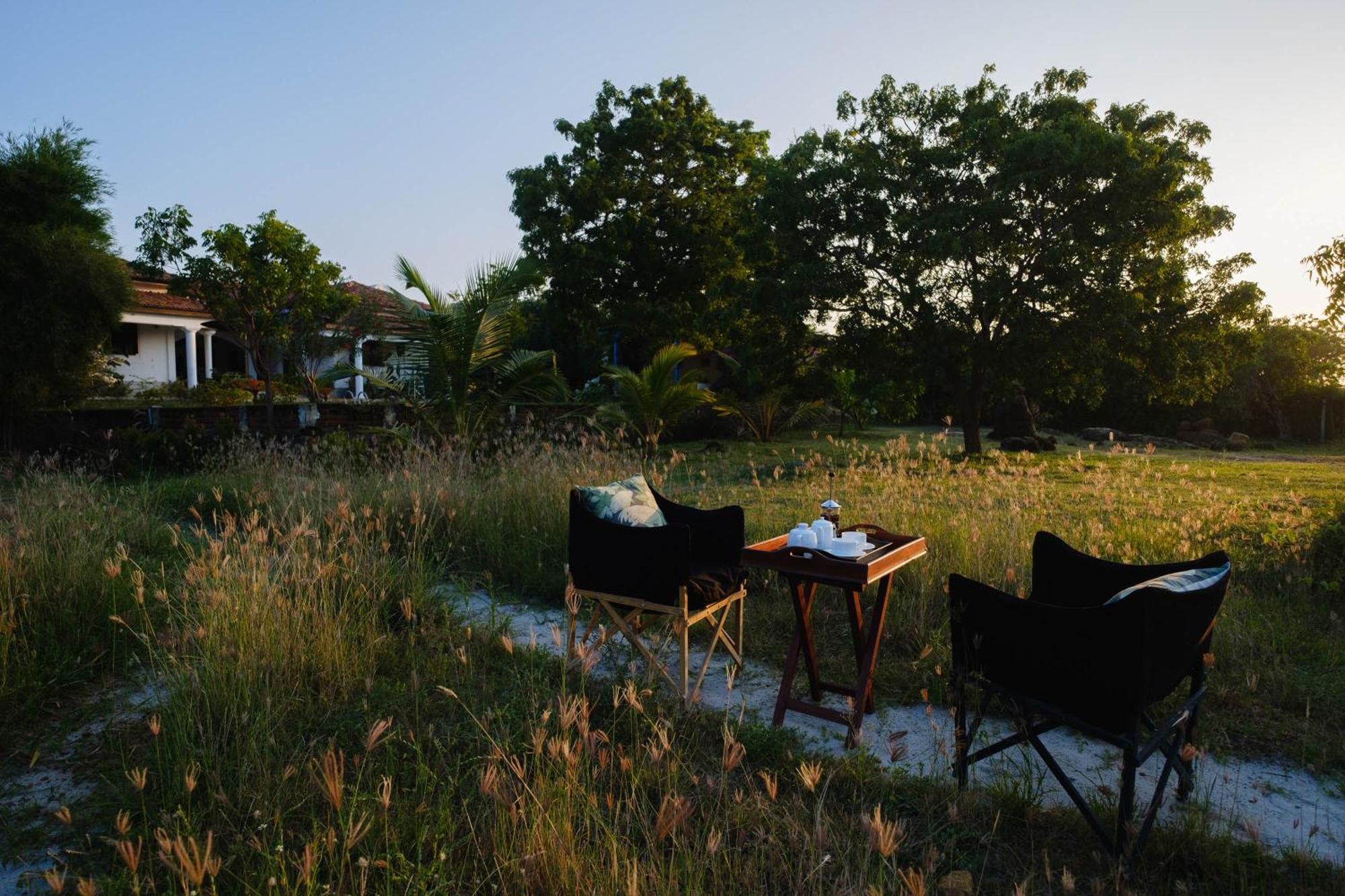 Treasure Rock Bed & Breakfast Kirinda  Luaran gambar