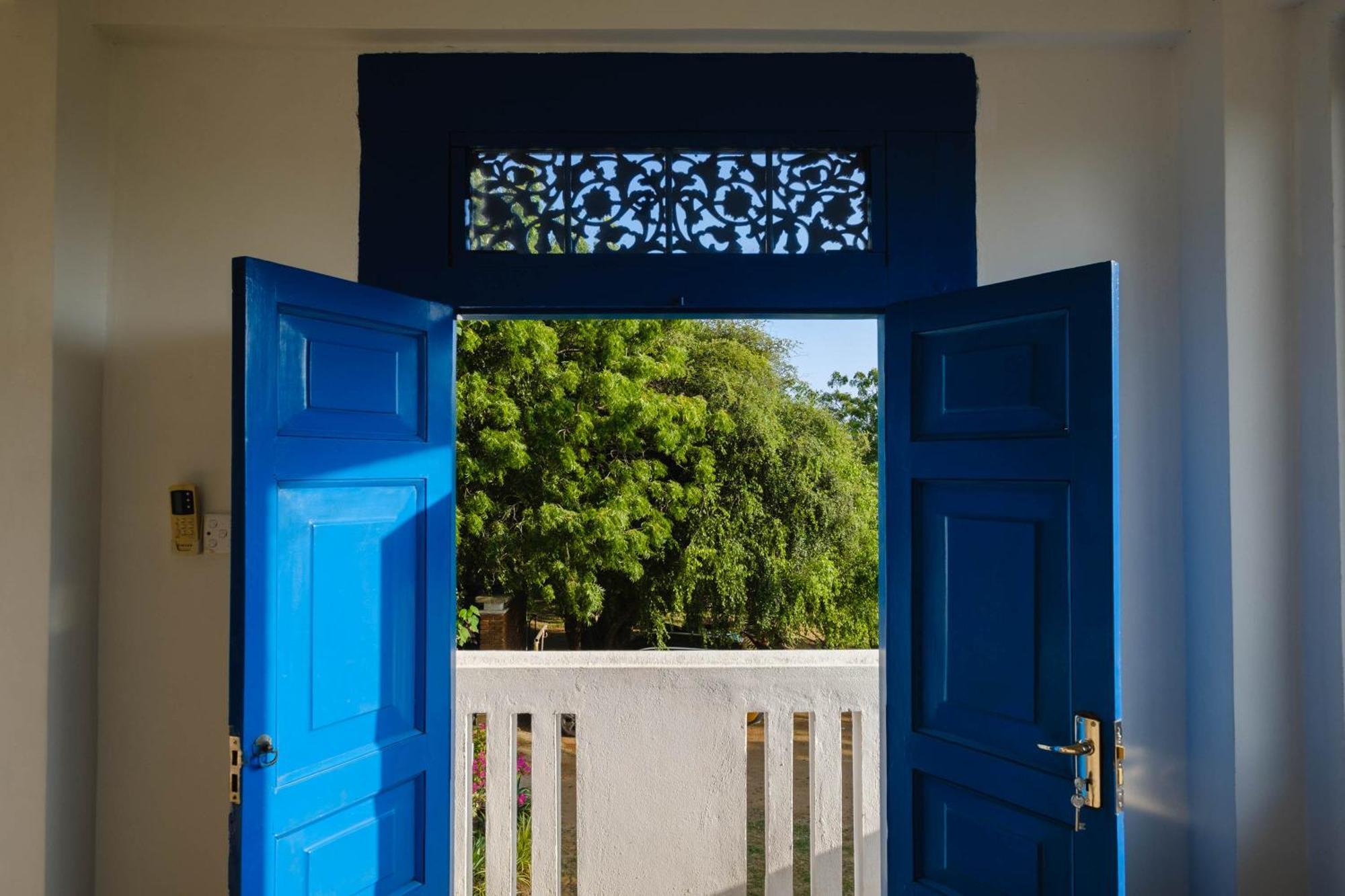Treasure Rock Bed & Breakfast Kirinda  Luaran gambar