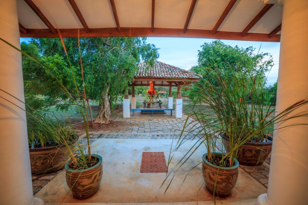 Treasure Rock Bed & Breakfast Kirinda  Luaran gambar